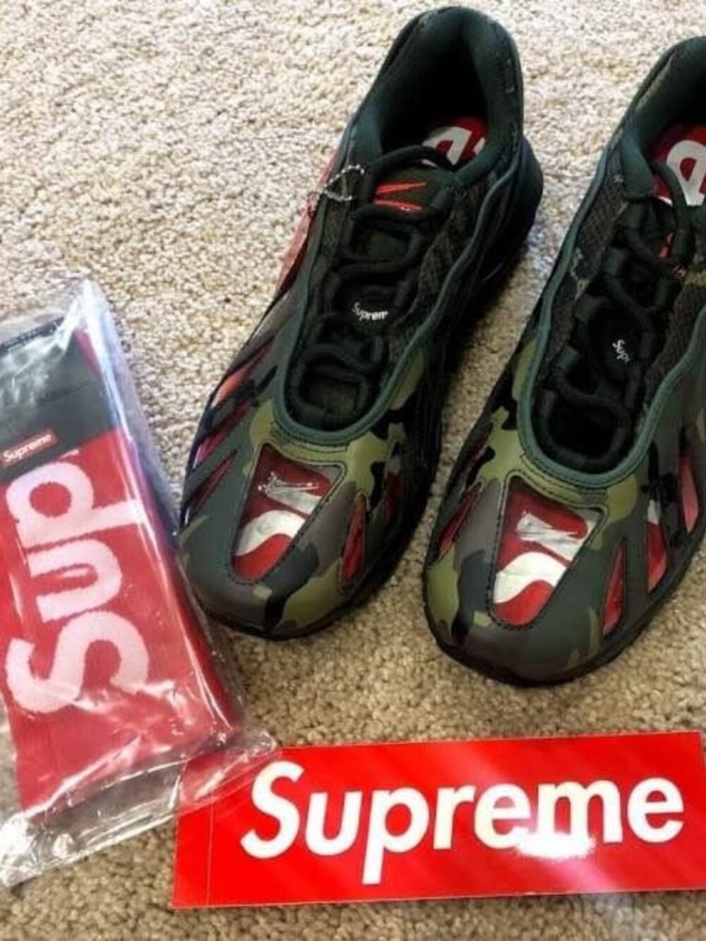 Supreme Nike Air Max 96 Camo with Supreme Socks
